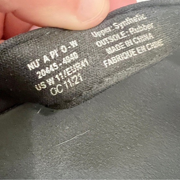 OluKai Nu'a Pi'o Black & White Thong Flip Flop Sandals - Size 11 - Picture 10 of 10